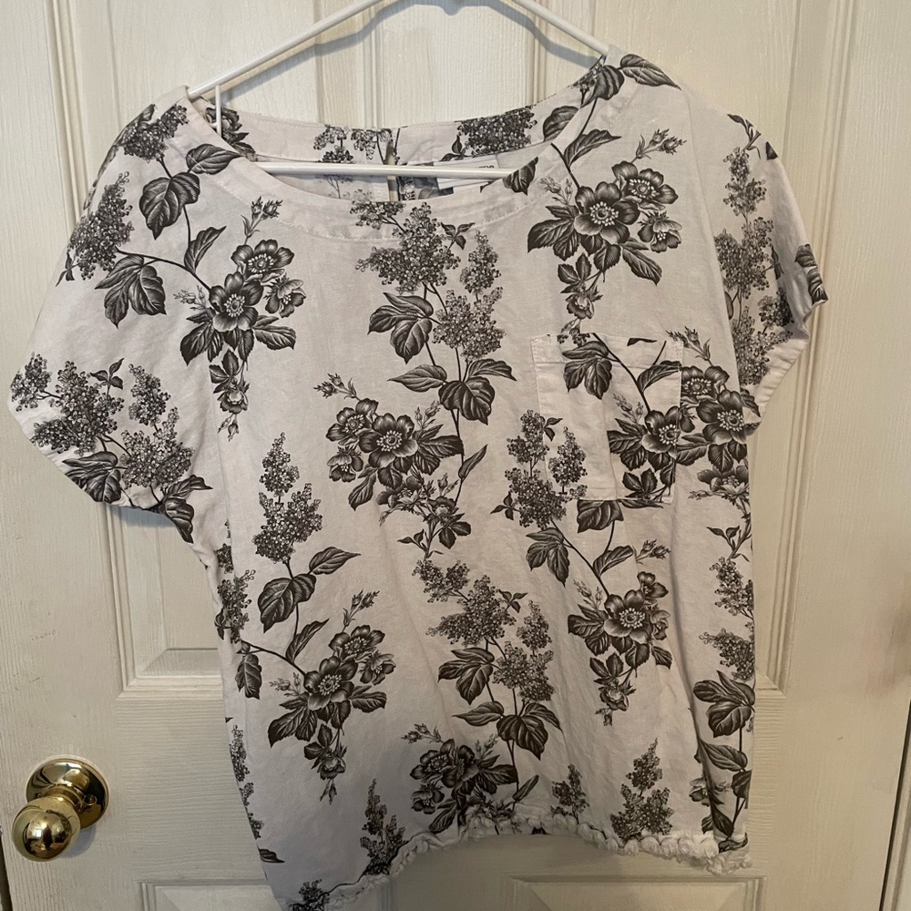 Liz Claiborne Black and White Floral Blouse